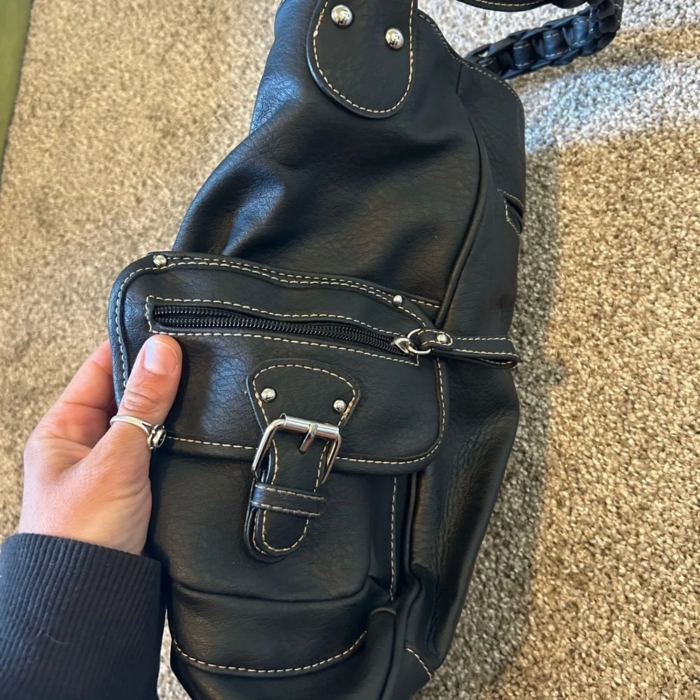 Black buckle leather Jones New York shoulder bag medium size